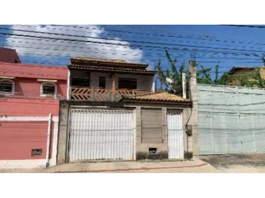 Casa com 310m² construídos, ocupada, 180m² de terreno