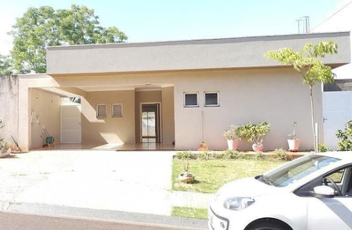 Casa com 4 vagas, 219m² construída, parte ideal 50%