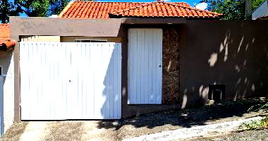 Casa com 49m² de área privativa e terreno de 130m²