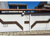 Casa com 144,5m² de terreno, 4 quartos, desocupada