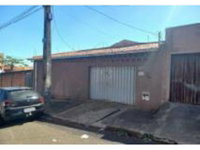 Casa padrão com 2 quartos, 2 banheiros, 2 vagas, 139m² construída, ocupada