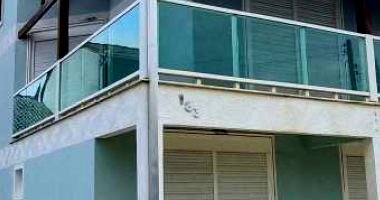 Casa de 2 pavimentos com 3 quartos e 176,5m² construída