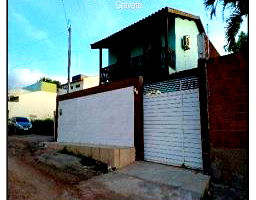 Casa com 2 quartos, 3 banheiros, varanda e 1 vaga