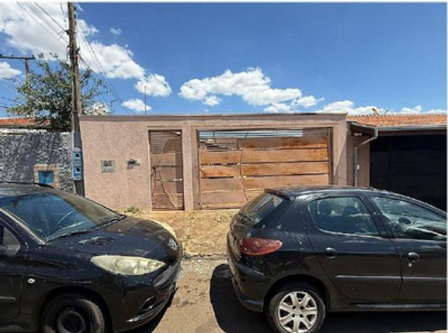 Casa com 26,18m² construídos, ocupada, em Leme/SP