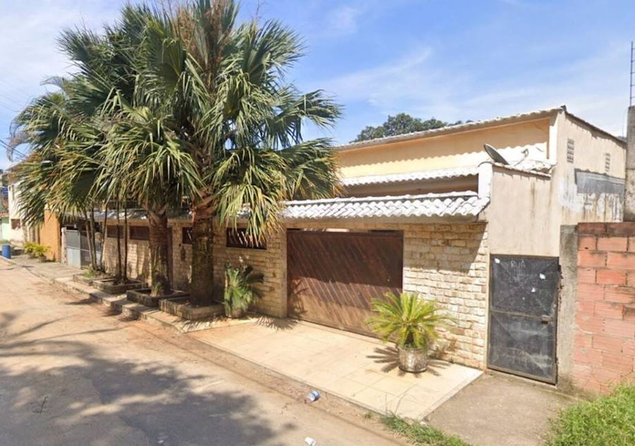 Casa com 2 quartos, 3 banheiros e 3 vagas em Magé