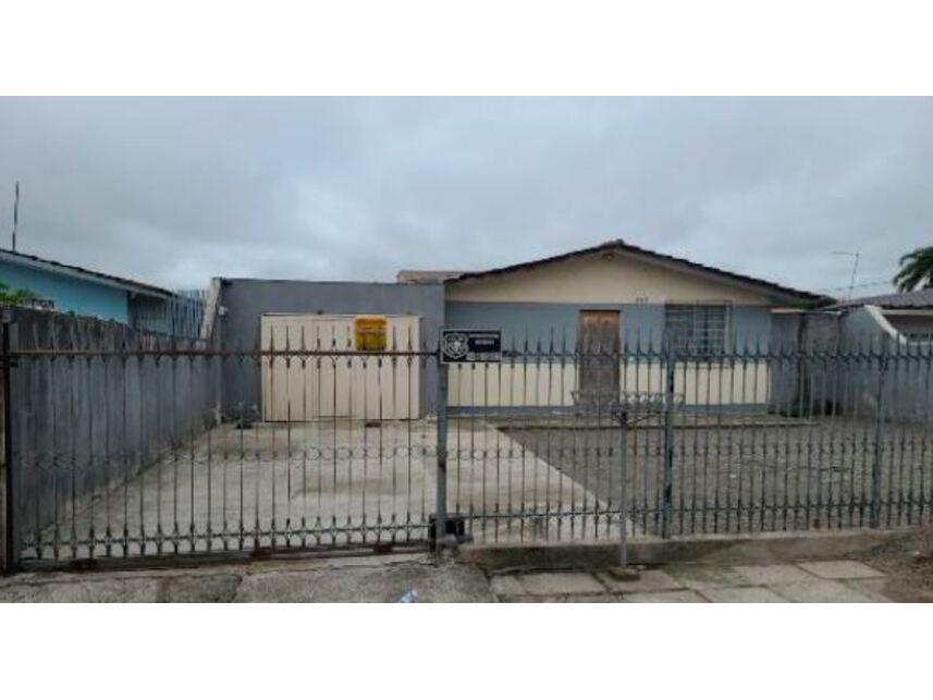 Casa Ocupada em Cajuru com 300m² de Terreno