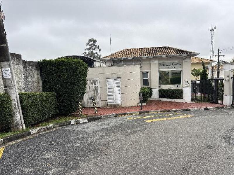 Casa com 2 Vagas em Condomínio na Grande SP