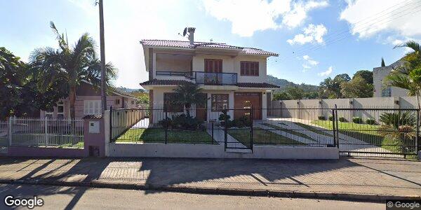 Casa de Alvenaria com 120m² e Terreno de 303,75m²