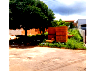 Terreno amplo de 300m² em bairro residencial, pronto para construir