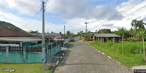 Casa em terreno de 300m² em Cananéia/SP