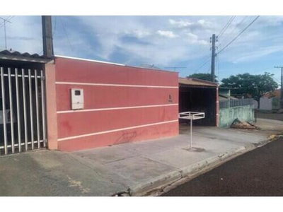 Casa Ocupada com 92,87m² de Área Construída