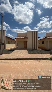 Casa com 2 quartos, varanda e 1 vaga de garagem