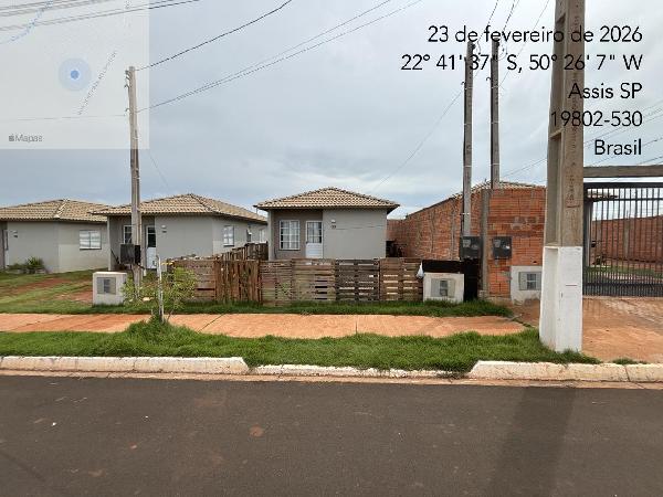 Casa com 2 quartos, 1 banheiro e área de serviço