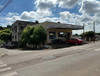 Sala Comercial e Apartamento em Construção em Terreno Amplo