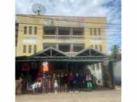 Prédio comercial com 1.882,70m², 3 pavimentos e quadra poliesportiva