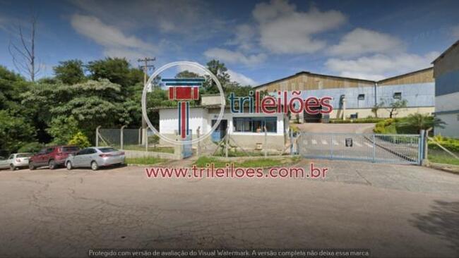 Espaçoso Terreno com Benfeitorias de 5508 m²