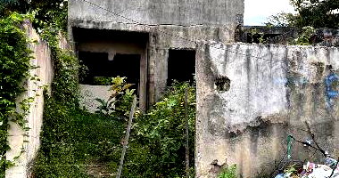 Terreno de 132,5 m² com construção em ruínas