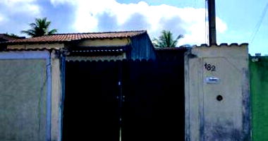 Casa Ocupada com 2 Quartos na Praia do Imperador