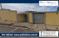 Imóvel comercial com 5 salas c/ banheiro, 2 quartos e cozinha