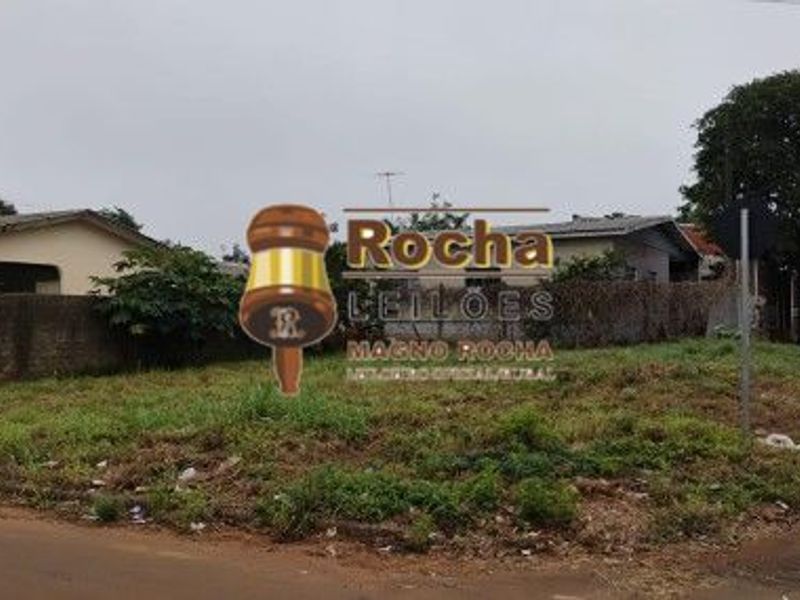 Casa com 338m² de área total, desocupada, ideal para investimento