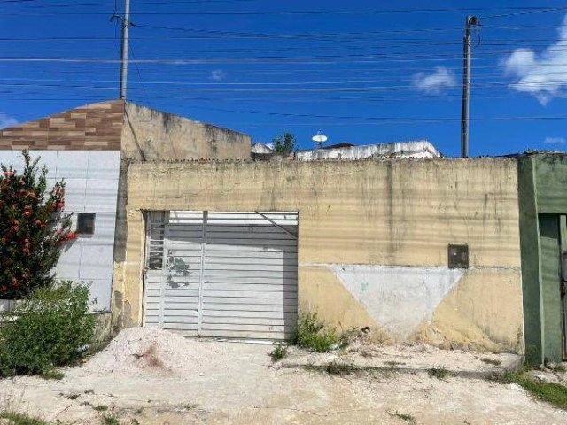 Casa com 2 quartos, 2 banheiros e 1 vaga de garagem