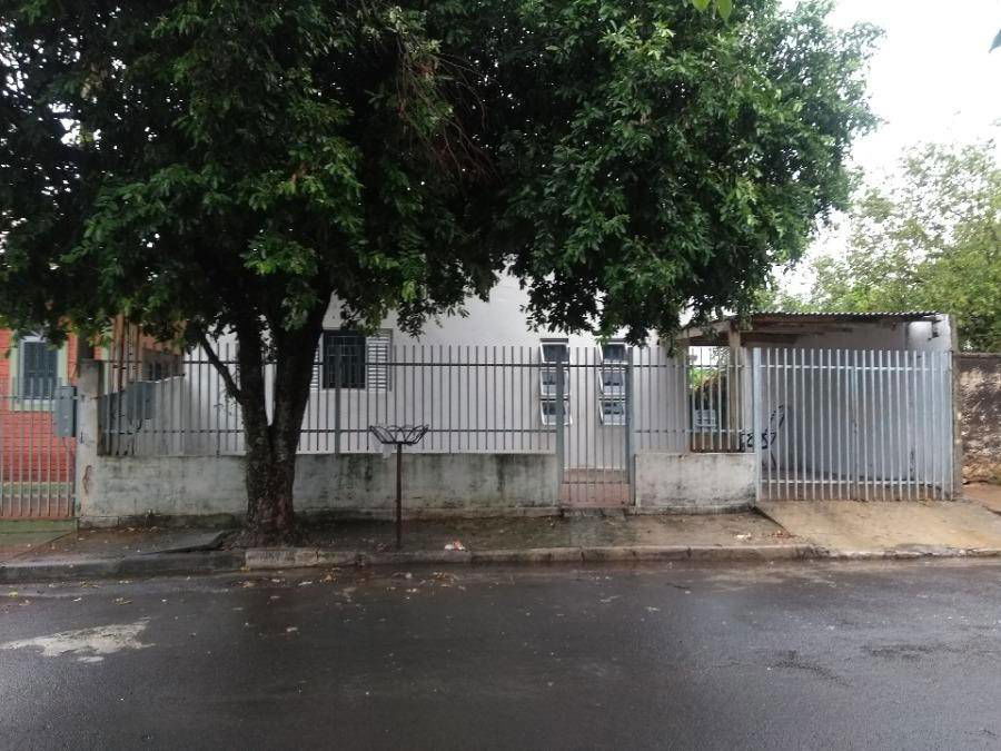 Casa com 3 quartos, 2 banheiros, 128m² construída, ocupada