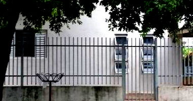 Casa com 3 quartos, 2 banheiros, 128m² construída, ocupada