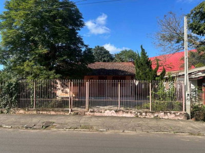 Casa ocupada com 1 vaga e 116 m² construídos