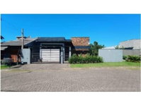 Casa com 3 quartos, 3 banheiros, 2 vagas, 272.77m² construída, ocupada