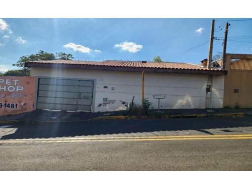 Casa em Leilão Ocupada com 3 Quartos e 2 Banheiros