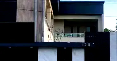 Casa Desocupada com 345m² Construída em Quixadá