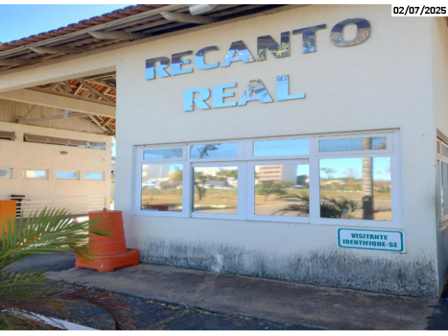 Terreno 792,817m² com construção inacabada