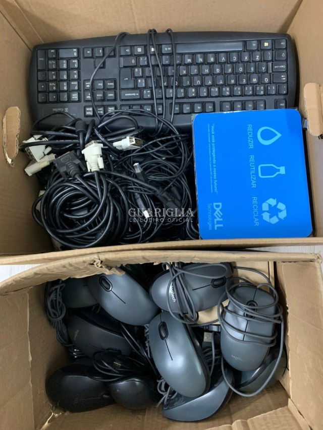 Lote 152: Equipamentos de Informática e Móveis Diversos