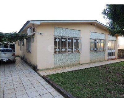 Casa com 2 dormitórios, 2 banheiros e garagem em Cerro Largo/RS