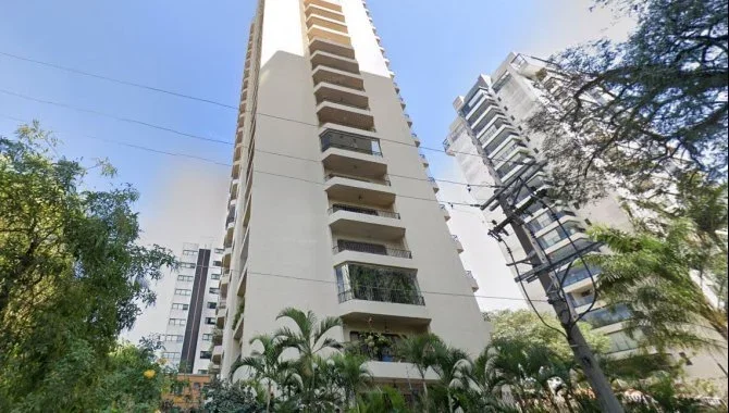 Duplex 647 m², 6 vagas e