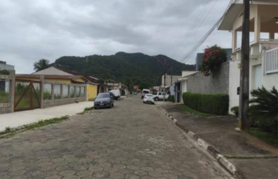 Casa com 3 quartos, 2 banheiros e 179,60m² de área construída