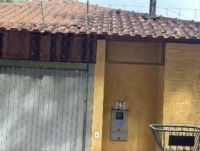 Casa com 142m² construídos, 3 quartos, 2 banheiros, ocupada