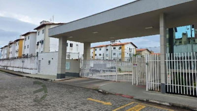 Apartamento 2 Quartos com Varanda em Condomínio