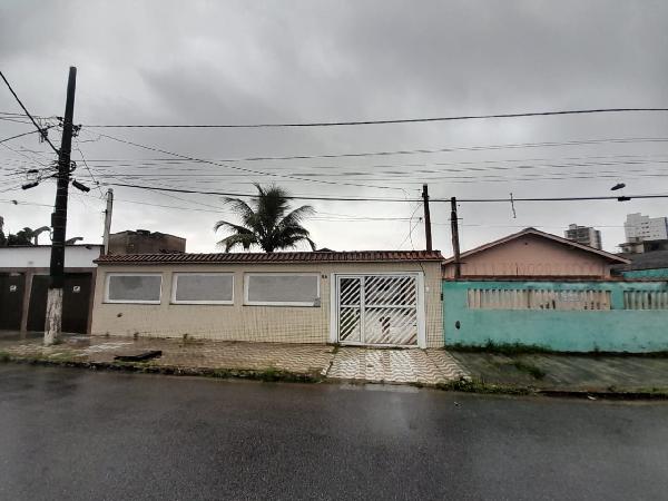 Casa com 2 quartos, 2 banheiros, 2 vagas e 147,4 m² construída
