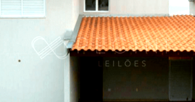 Terreno com casa 3 quartos, 2 banheiros, 2 vagas, 210m² construída