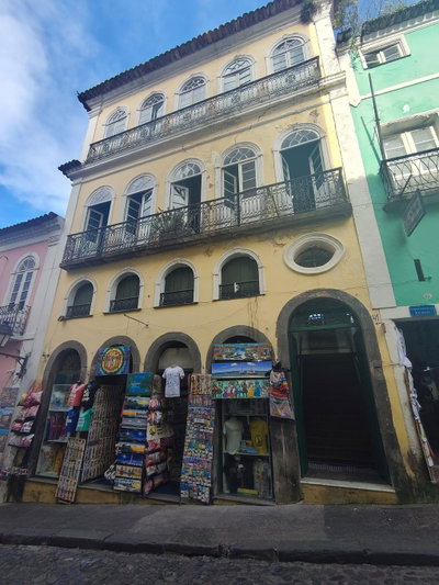 Casarão Reformado com 3 Quartos e 4 Banheiros