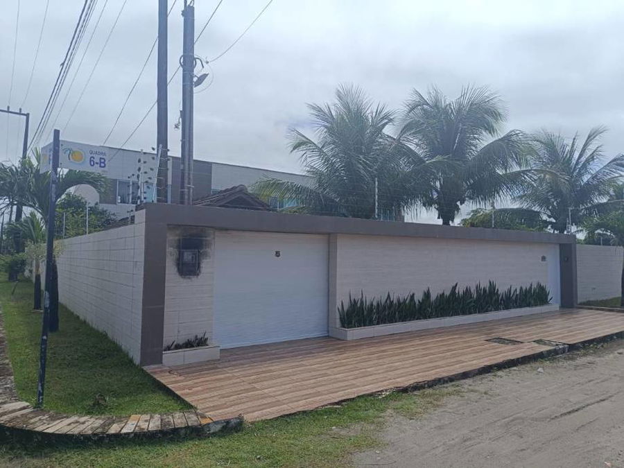 Casa padrão com 8 quartos, 8 banheiros, 1 vaga, 451m² construída