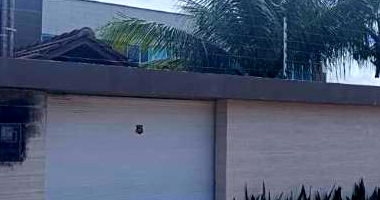 Casa padrão com 8 quartos, 8 banheiros, 1 vaga, 451m² construída