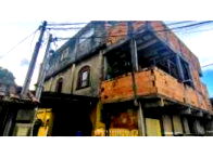 Casa assobradada com 3 pavimentos, 418,50m², 3 quartos, desocupada