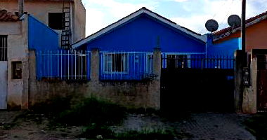 Casa com 2 quartos, 1 banheiro, sala, cozinha e 1 vaga de garagem