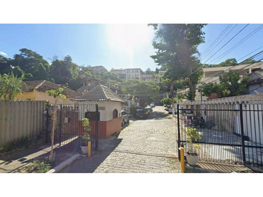 Casa com 288m² construídos, ocupada, em Pechincha