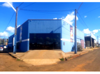 Prédio comercial com 7 cômodos, 3 banheiros e garagem