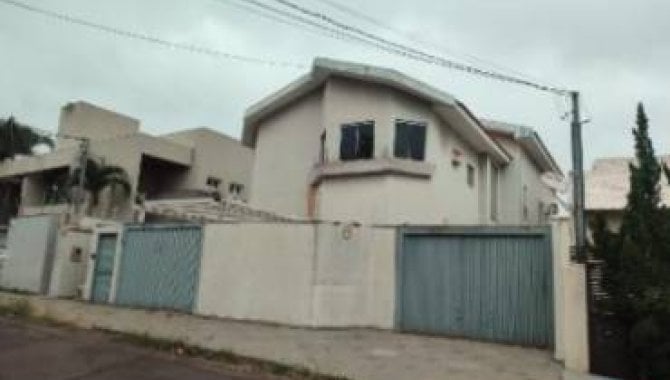 Casa Ocupada com 4 Quartos e 5 Banheiros em Campo Grande