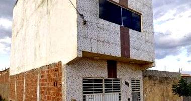 Casa padrão 1 quarto 2 banheiros 176m² ocupada