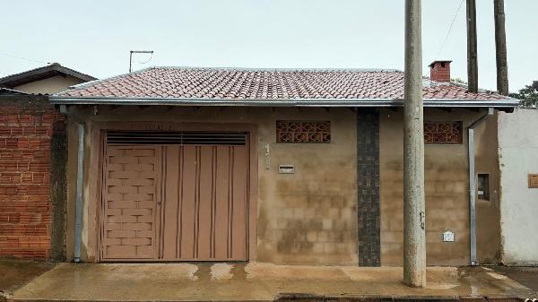 Casa com 2 quartos, 40m², 2 vagas, ocupada